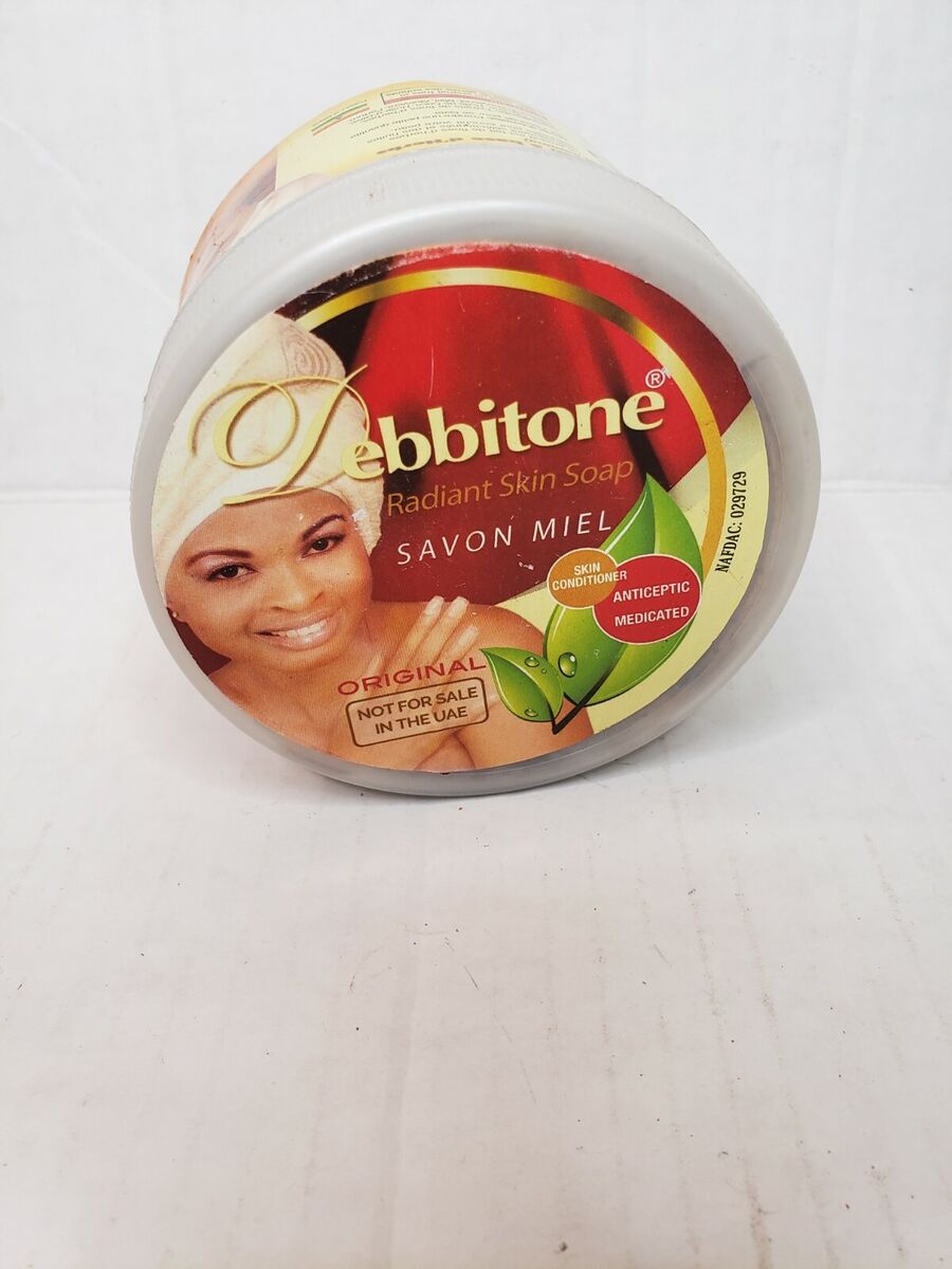 savon Debbitone Radiant Skin Soap, un savon noir à base de plantes et souvent enrichi au miel.